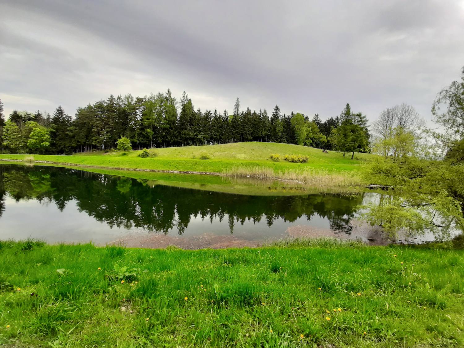 Ivarčko jezero pod Uršljo goro 1175